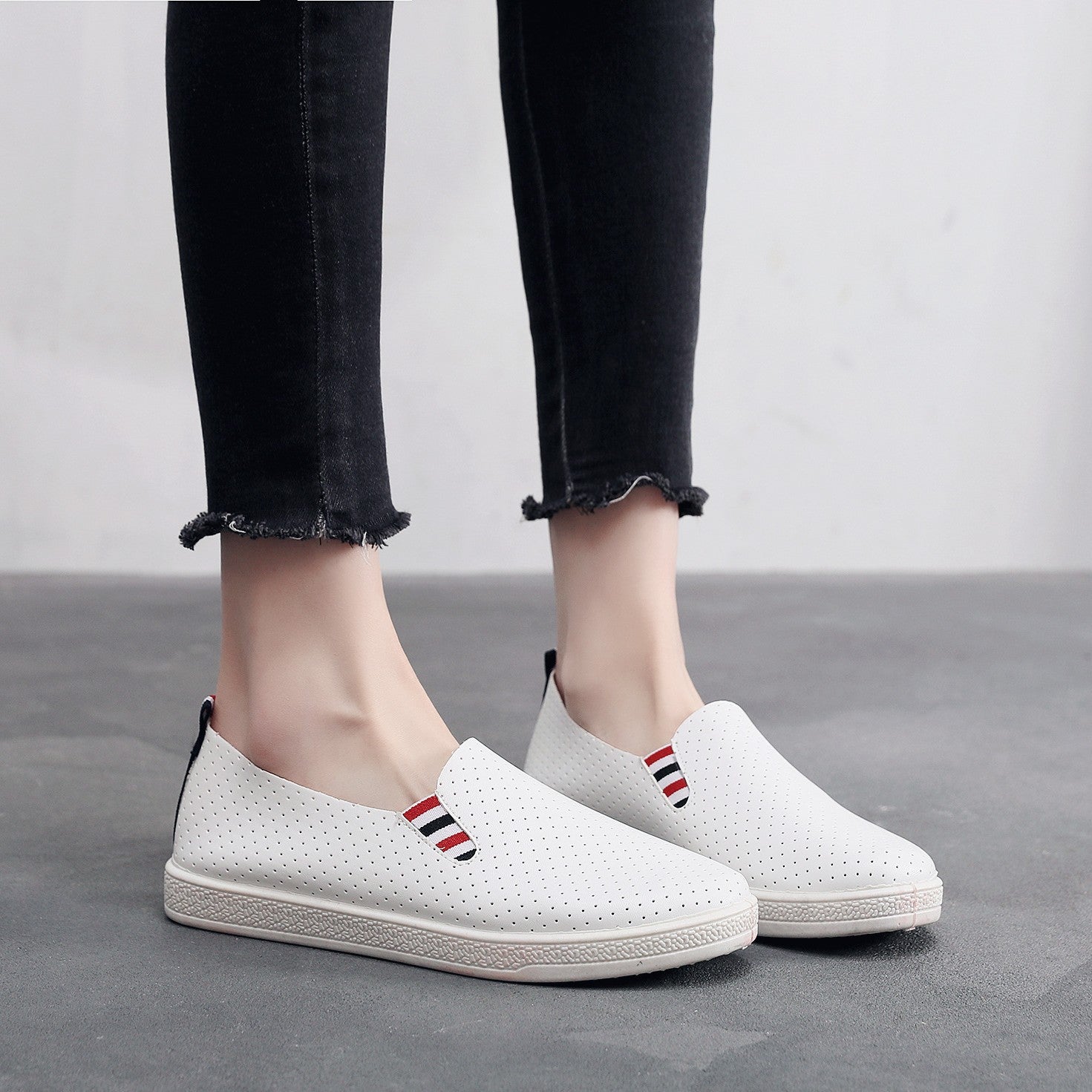 Old Beijing Cloth Shoes Women's Hollow Breathable Single-layer Shoes Flat Bottom All-match Cyber Popular White Shoes Soft Bottom Spring/Summer 2025 New Arrival