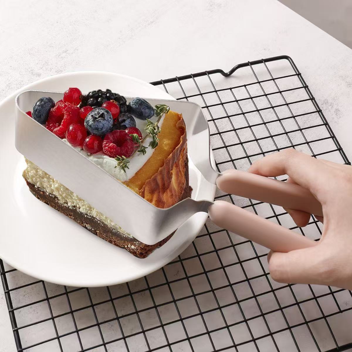 Stainless Steel Cake Separator Tableware Triangular Transfer Clamp Kitchen Tool