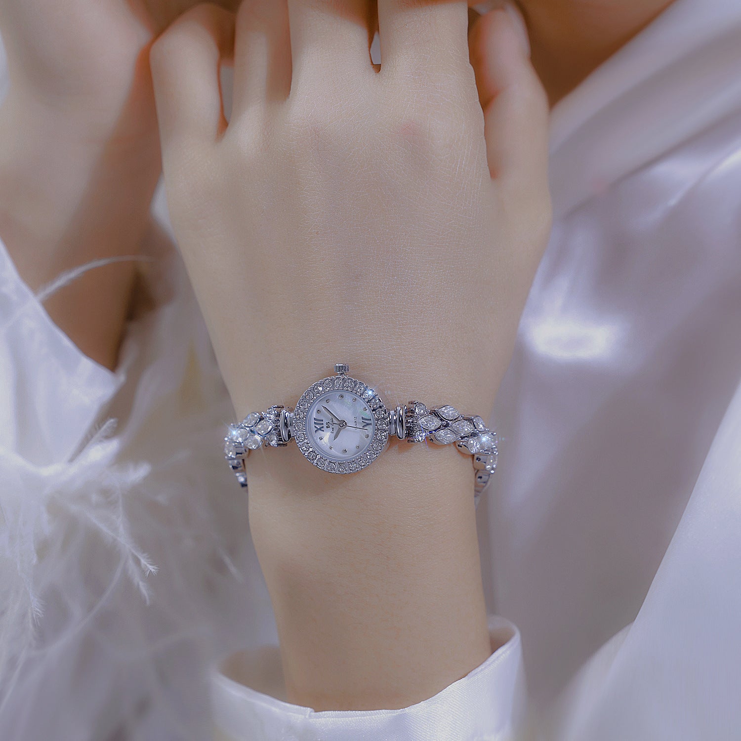 Baita Starry Horse Eye Zircon Light Luxury Exquisite Mermaid Watch