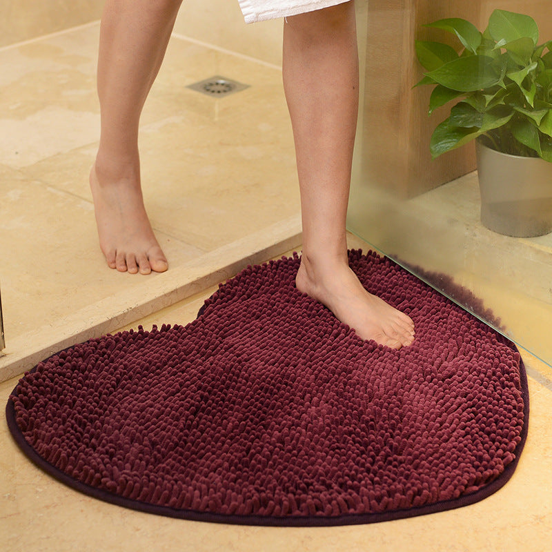 A Soft Velvet Heart-Shaped Door Mat, Non-Slip Bathroom Carpet, Suitable for Home Decoration Super Absorbent Carpet
