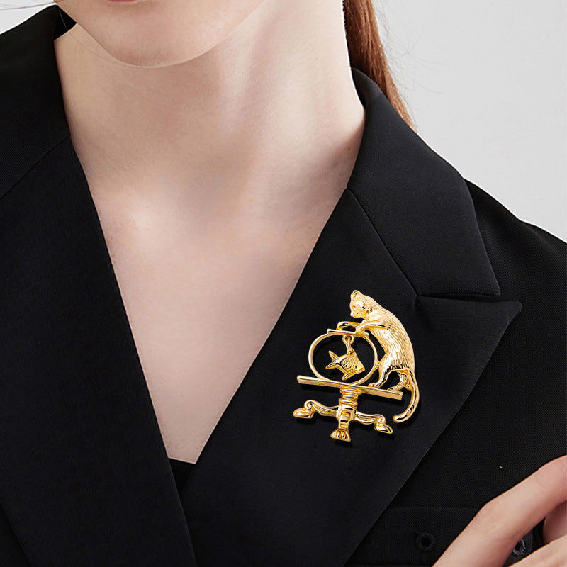 Metal Texture Baroque Style Brooch