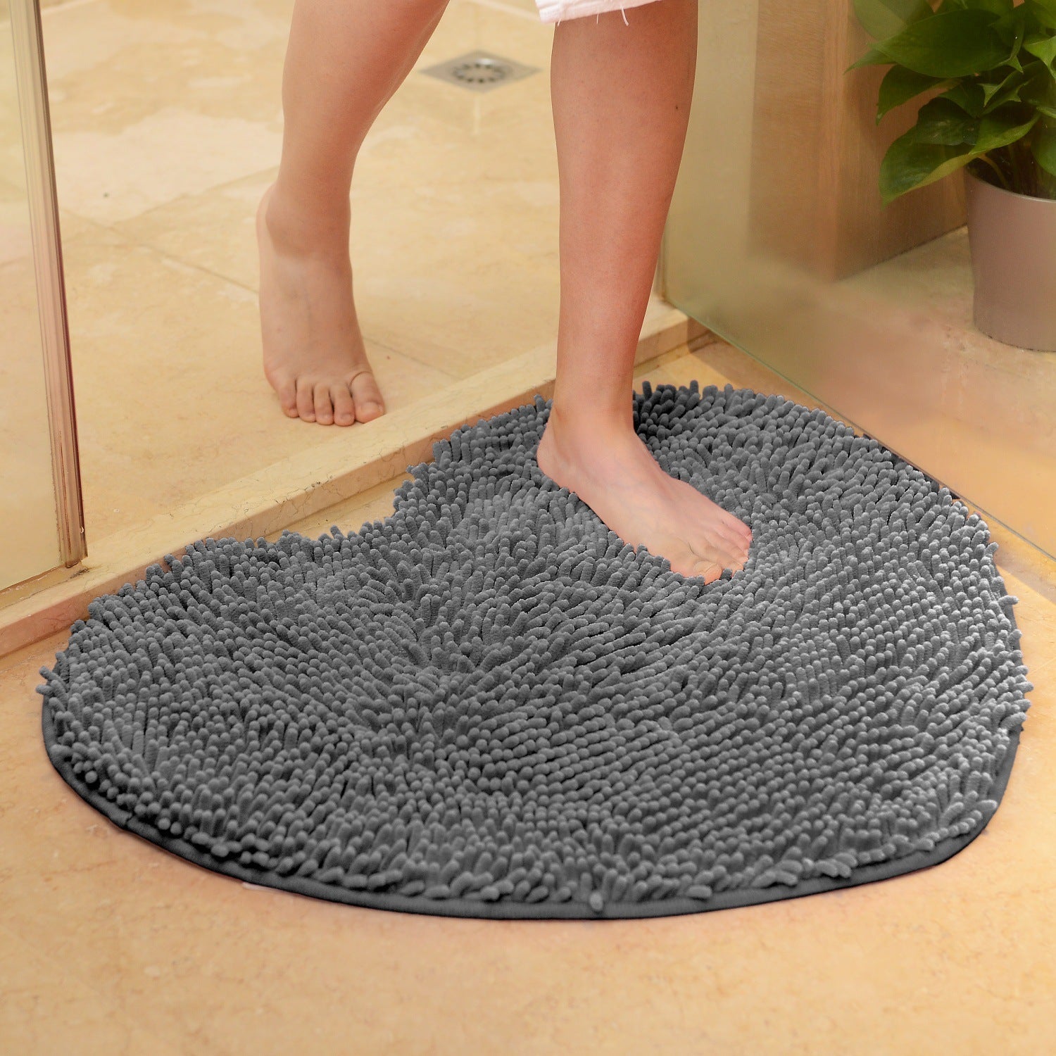 A Soft Velvet Heart-Shaped Door Mat, Non-Slip Bathroom Carpet, Suitable for Home Decoration Super Absorbent Carpet