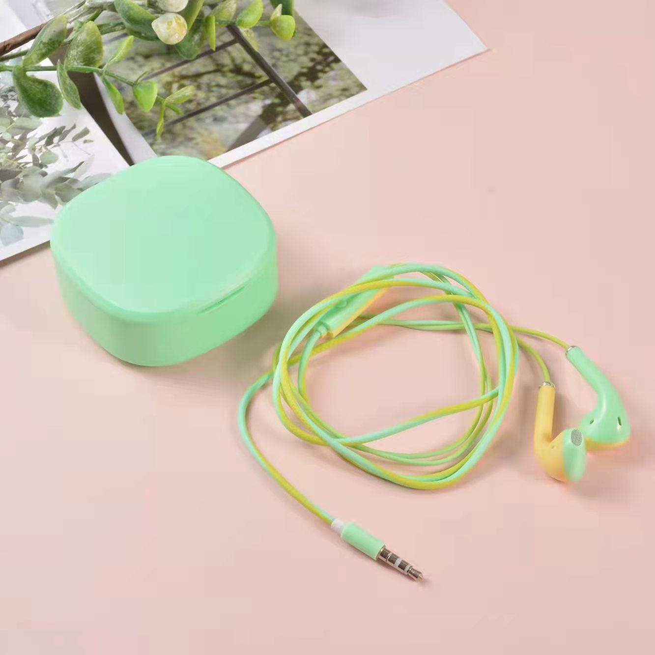 Heads phone U24 two-color headphones Macaron color contrast headphones K-song wire control headphones with microphone earplugs