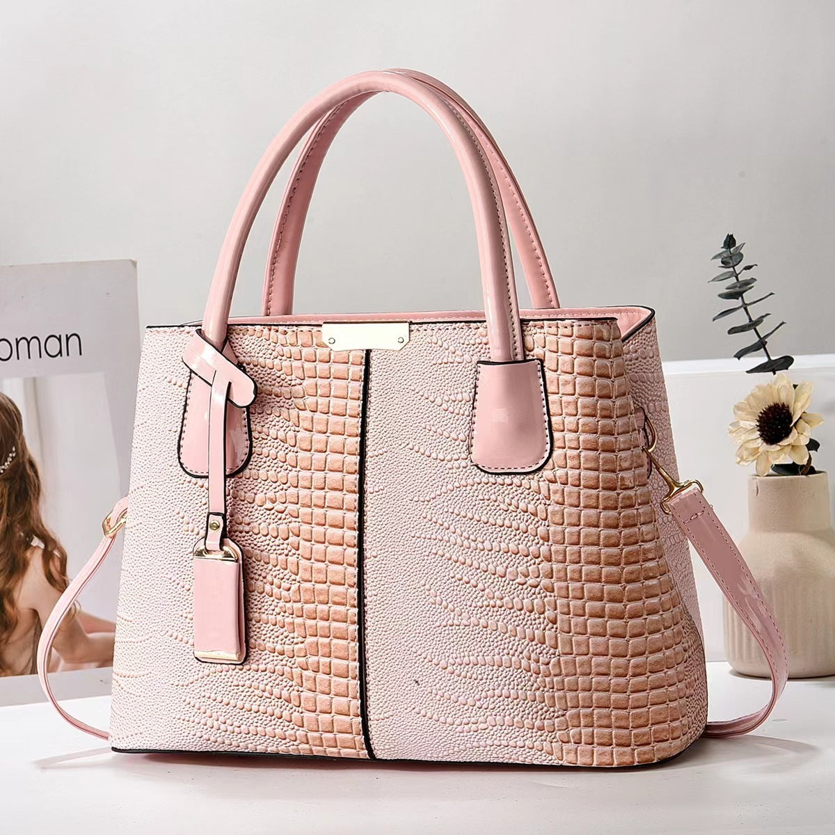Fashionable And Textured Large-capacity Women's Handbag