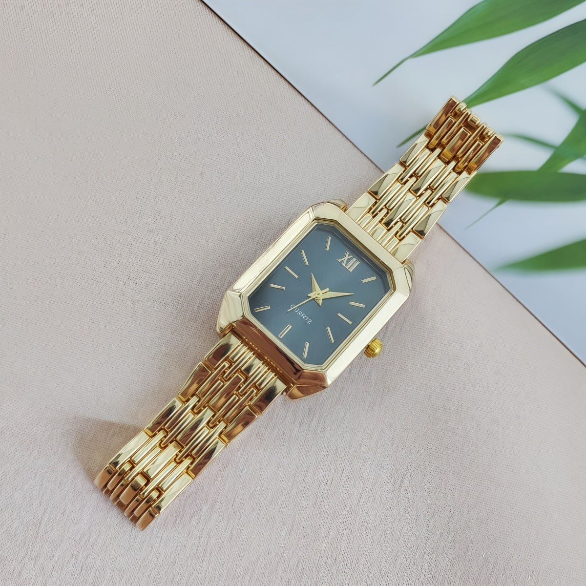 New Light Luxury Steel Band Women's Watch
