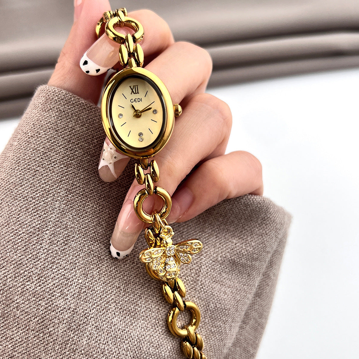 Niche Lightweight Luxury Oval Ladies' Watch